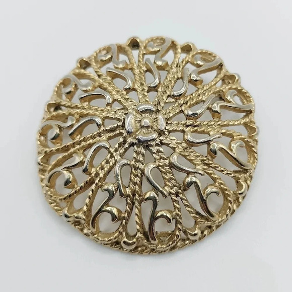 Round 1 3/4" Gold Tone Filigree Design Brooch Pin - Picture 1 of 4